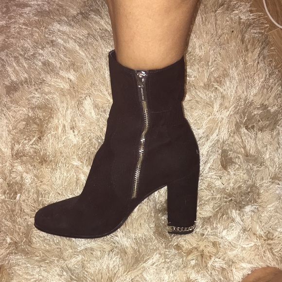 MICHAEL KORS NWT SUEDE CHAIN DETAILED HEEL BOOTIES SIZE 8 - Picture 2 of 9